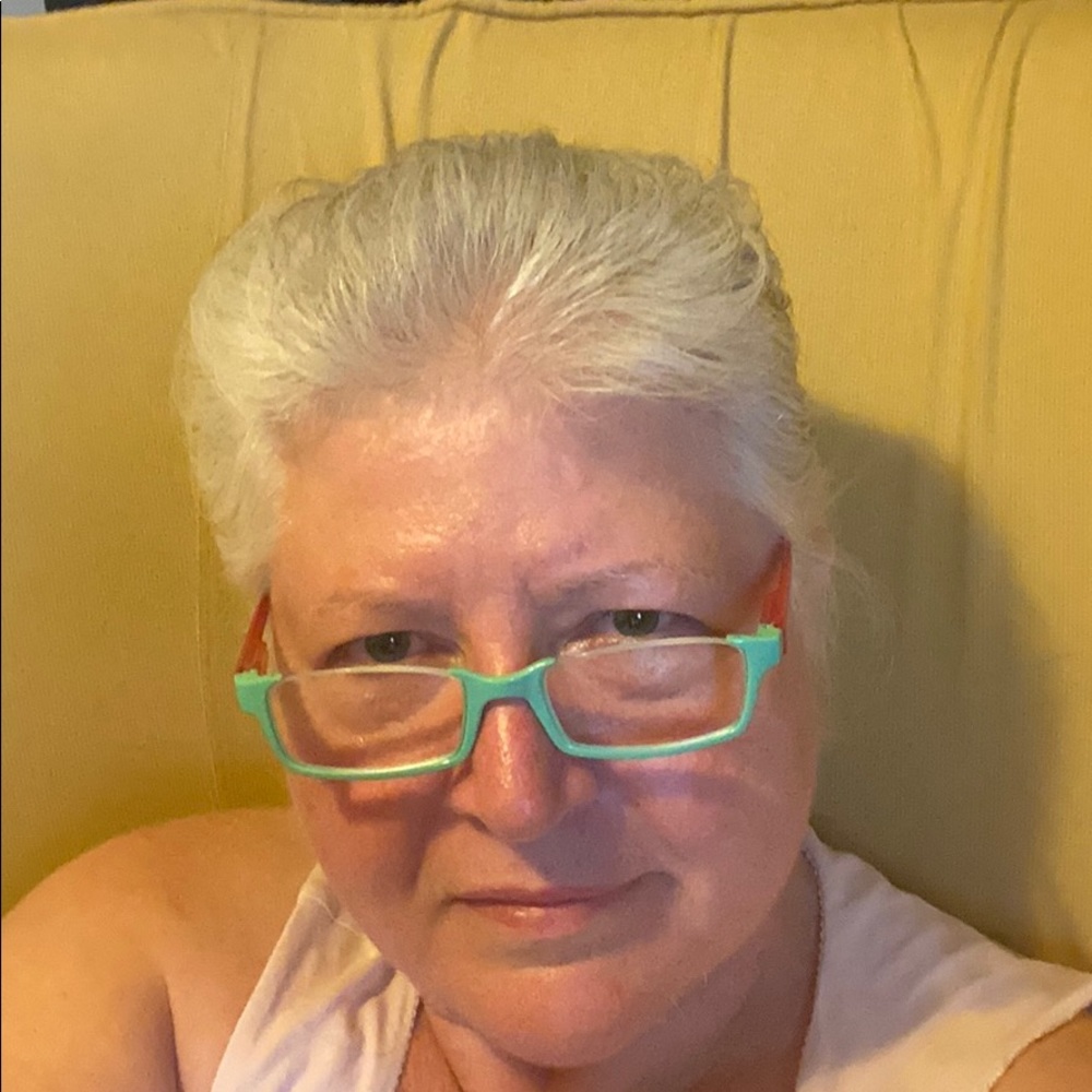 Meet your Posher, Flora
